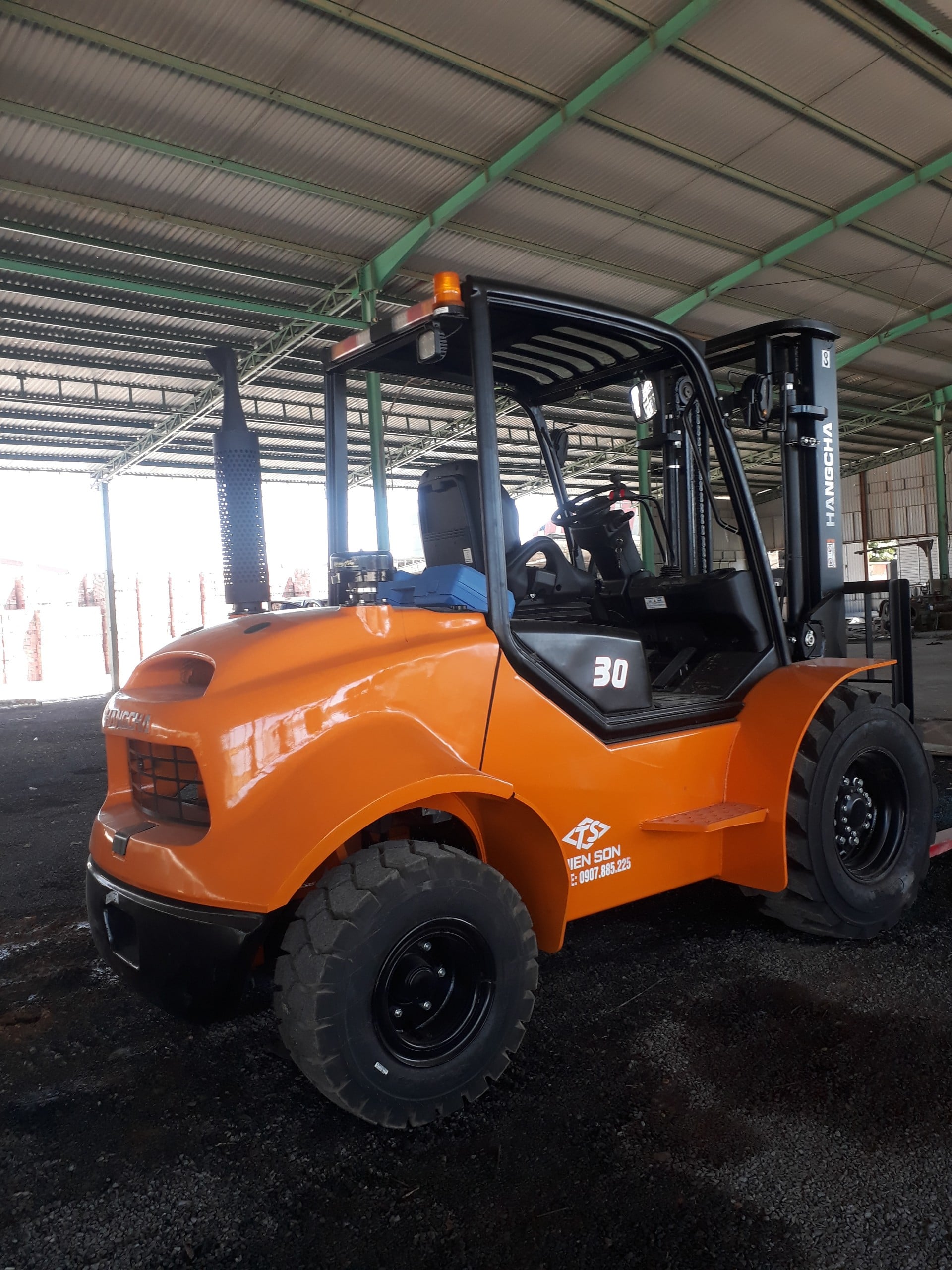 xe-nang-dia-hinh-25tan-3tan-35tan